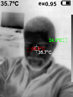 Тепловизор Hti HT-A1 - пример фото человека в черно-белом режиме отображения